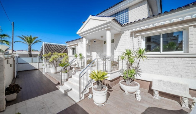 Odsprzedaż - Villa - Torrevieja - Torre La Mata