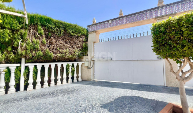 Resale - Villa - Torrevieja - Los Balcones - Los Altos del Edén