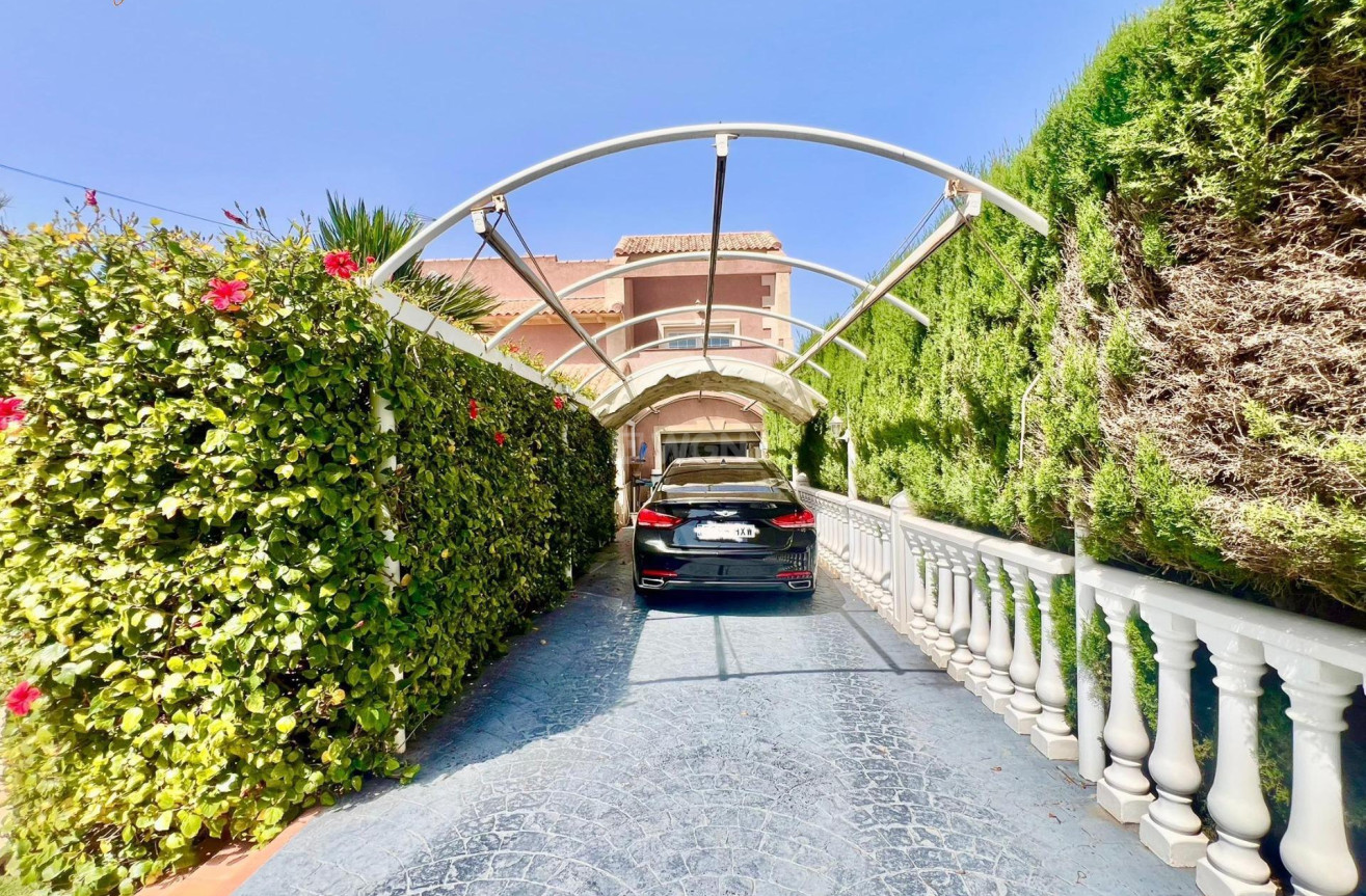 Resale - Villa - Torrevieja - Los Balcones - Los Altos del Edén