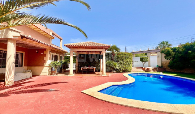 Resale - Villa - Torrevieja - Los Balcones - Los Altos del Edén
