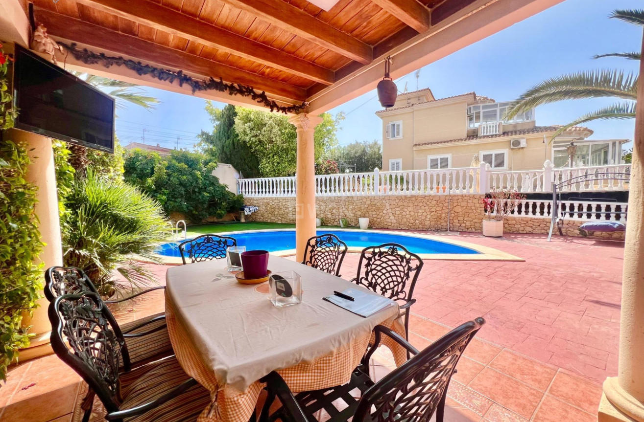 Resale - Villa - Torrevieja - Los Balcones - Los Altos del Edén