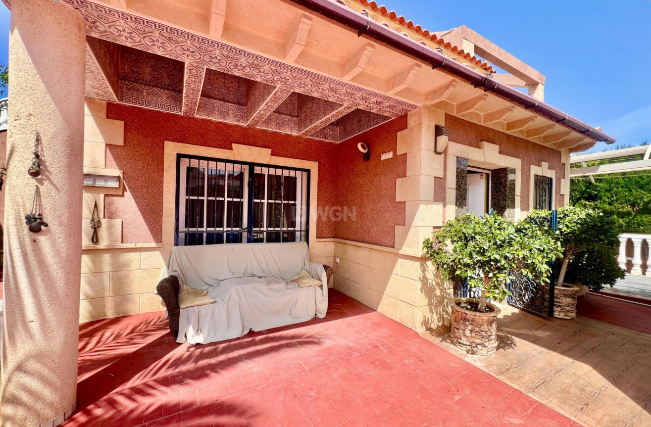 Resale - Villa - Torrevieja - Los Balcones - Los Altos del Edén