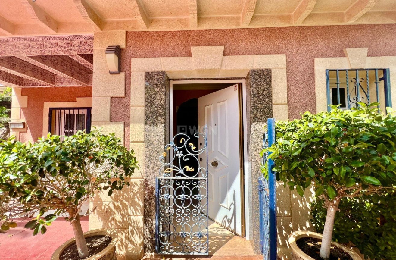 Resale - Villa - Torrevieja - Los Balcones - Los Altos del Edén