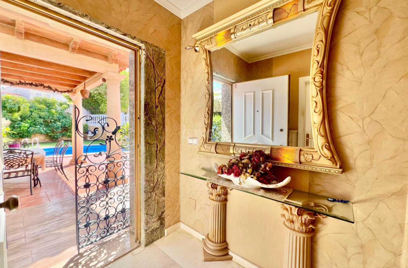 Resale - Villa - Torrevieja - Los Balcones - Los Altos del Edén