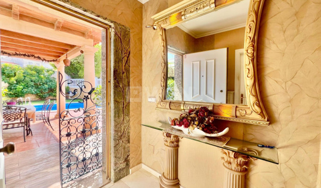 Resale - Villa - Torrevieja - Los Balcones - Los Altos del Edén