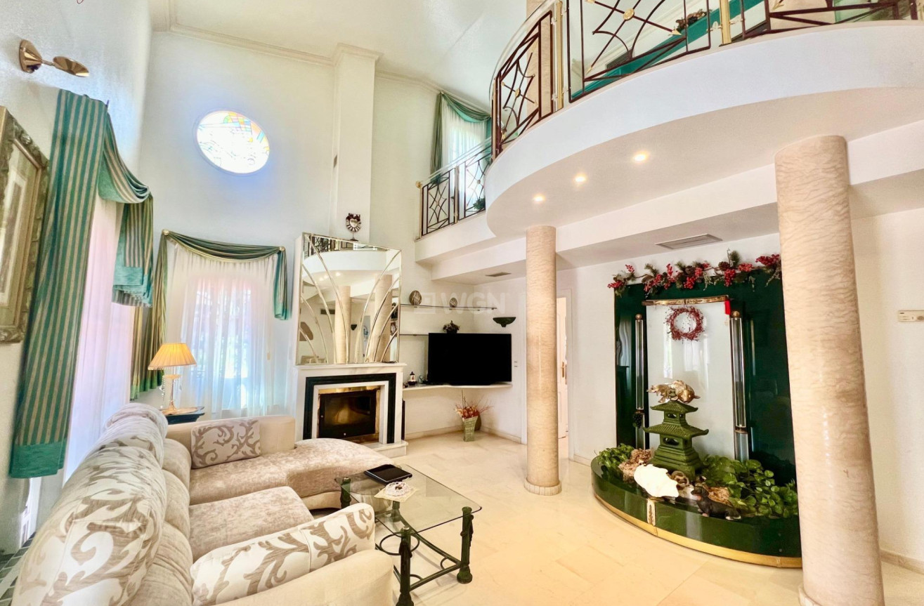Resale - Villa - Torrevieja - Los Balcones - Los Altos del Edén