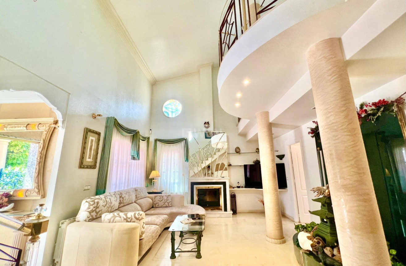 Resale - Villa - Torrevieja - Los Balcones - Los Altos del Edén