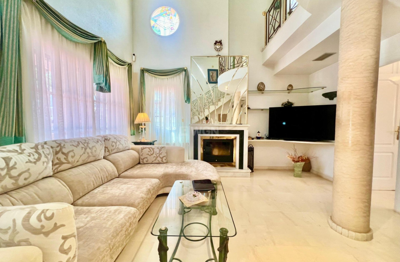 Resale - Villa - Torrevieja - Los Balcones - Los Altos del Edén