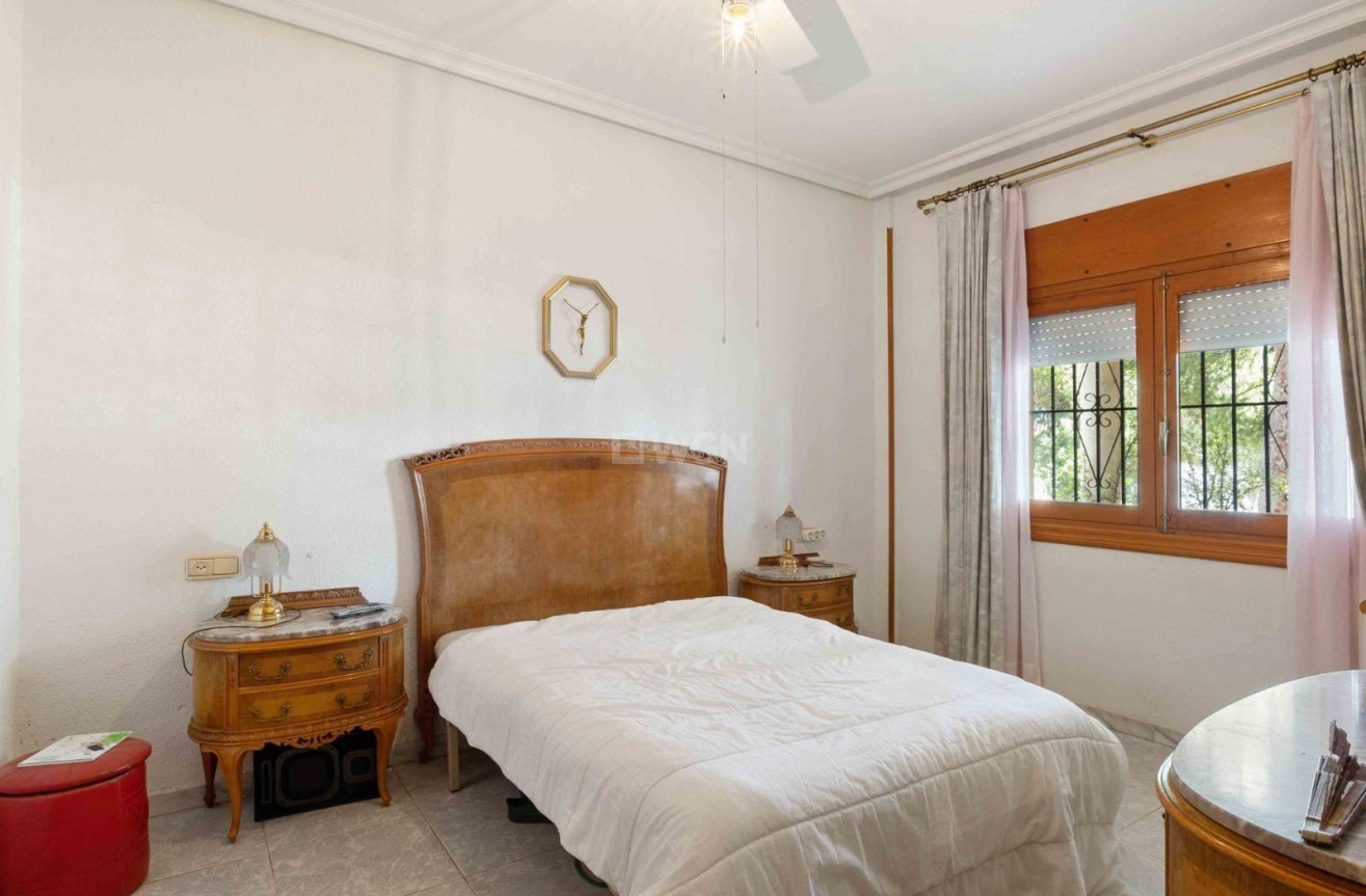 Odsprzedaż - Villa - Torrevieja - Los Balcones