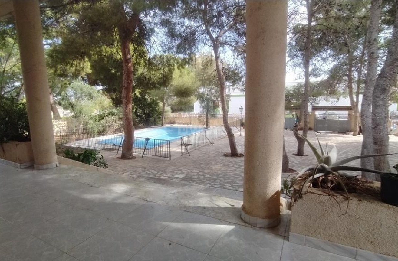 Odsprzedaż - Villa - Torrevieja - Los Balcones
