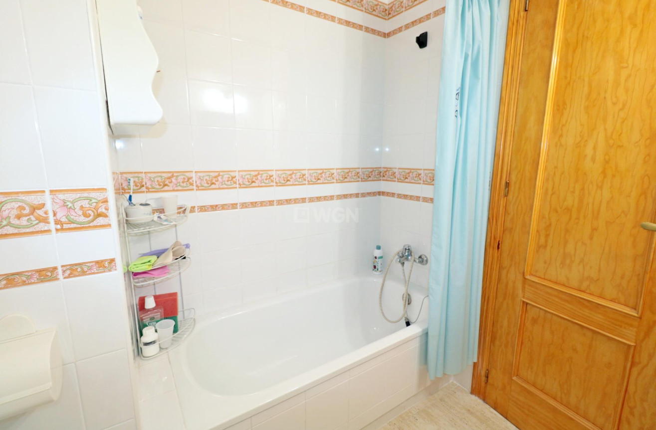 Odsprzedaż - Mieszkanie w bloku - Torrevieja - Acequion