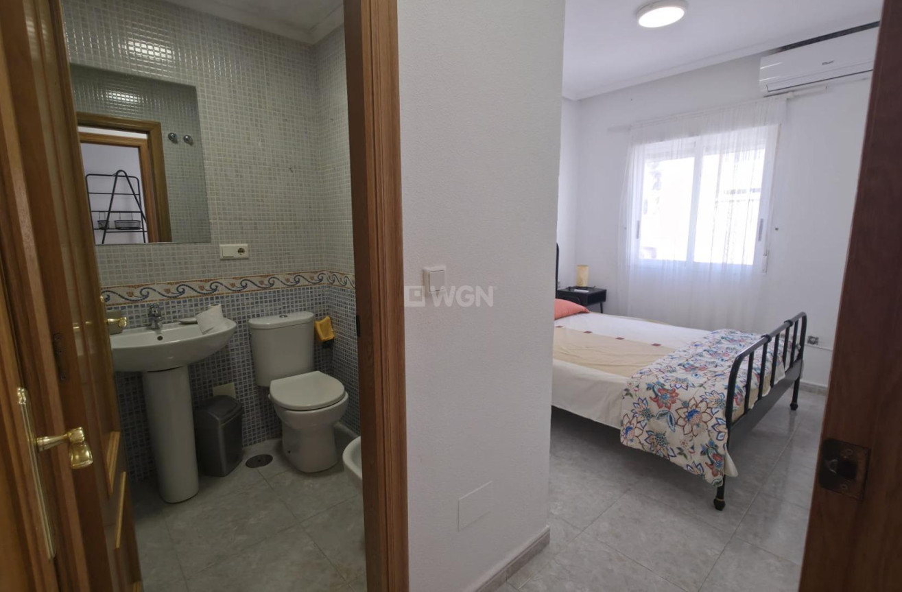 Resale - Apartment / flat - Torrevieja - Playa de los Locos