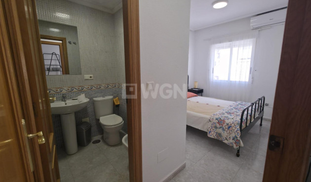 Resale - Apartment / flat - Torrevieja - Playa de los Locos