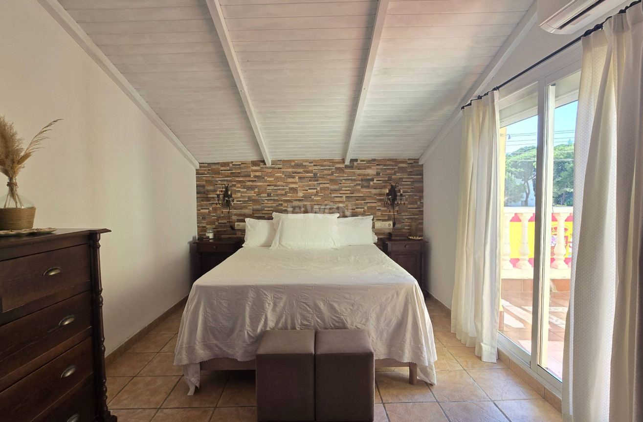 Resale - Villa - Estepona - Puerto Estepona