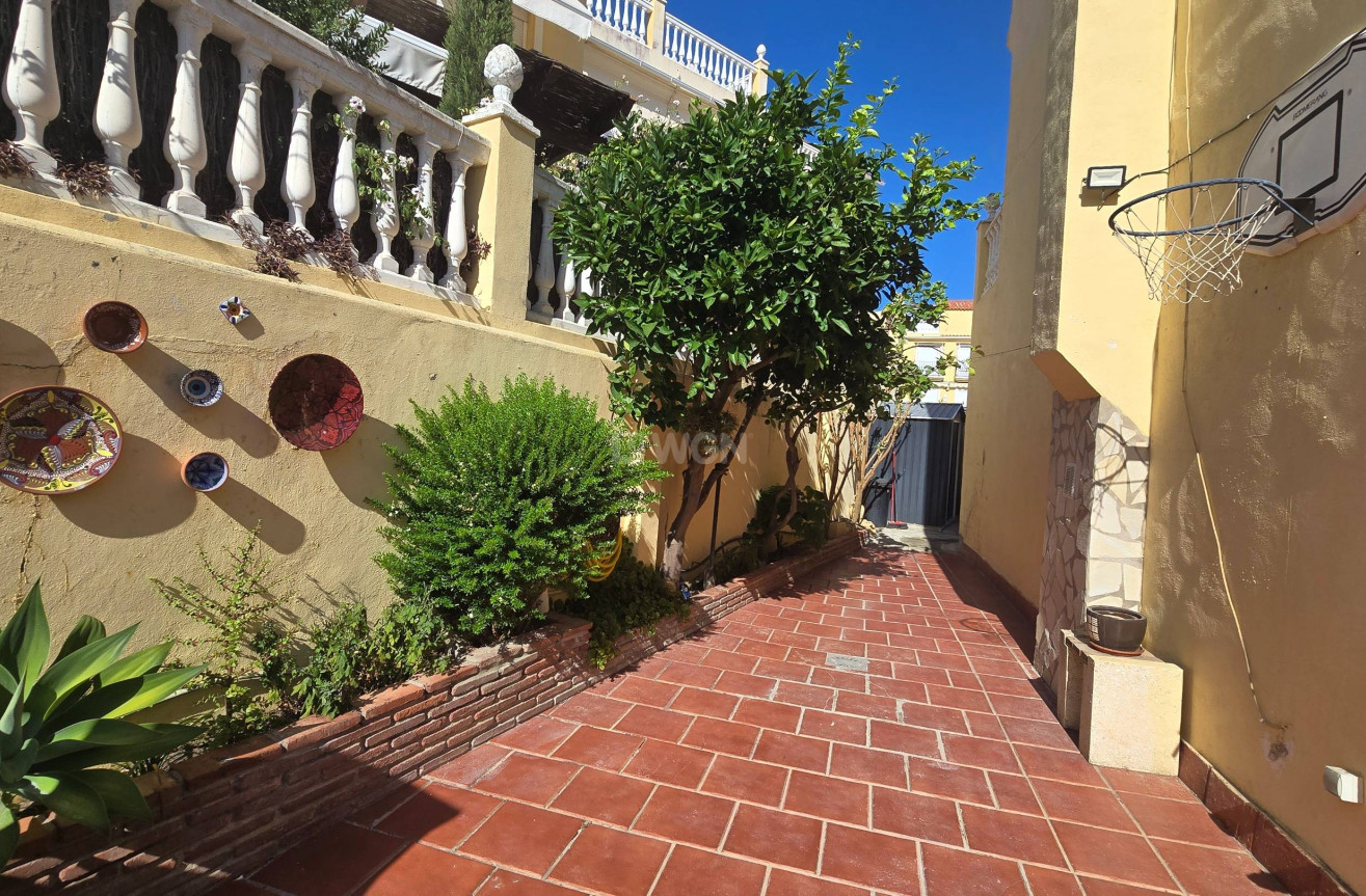 Resale - Villa - Estepona - Puerto Estepona
