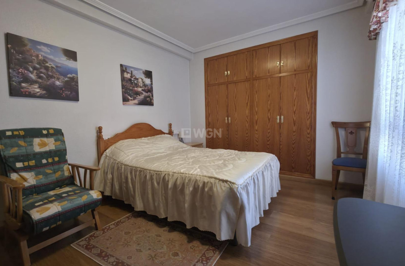 Odsprzedaż - Mieszkanie w bloku - Torrevieja - Acequion
