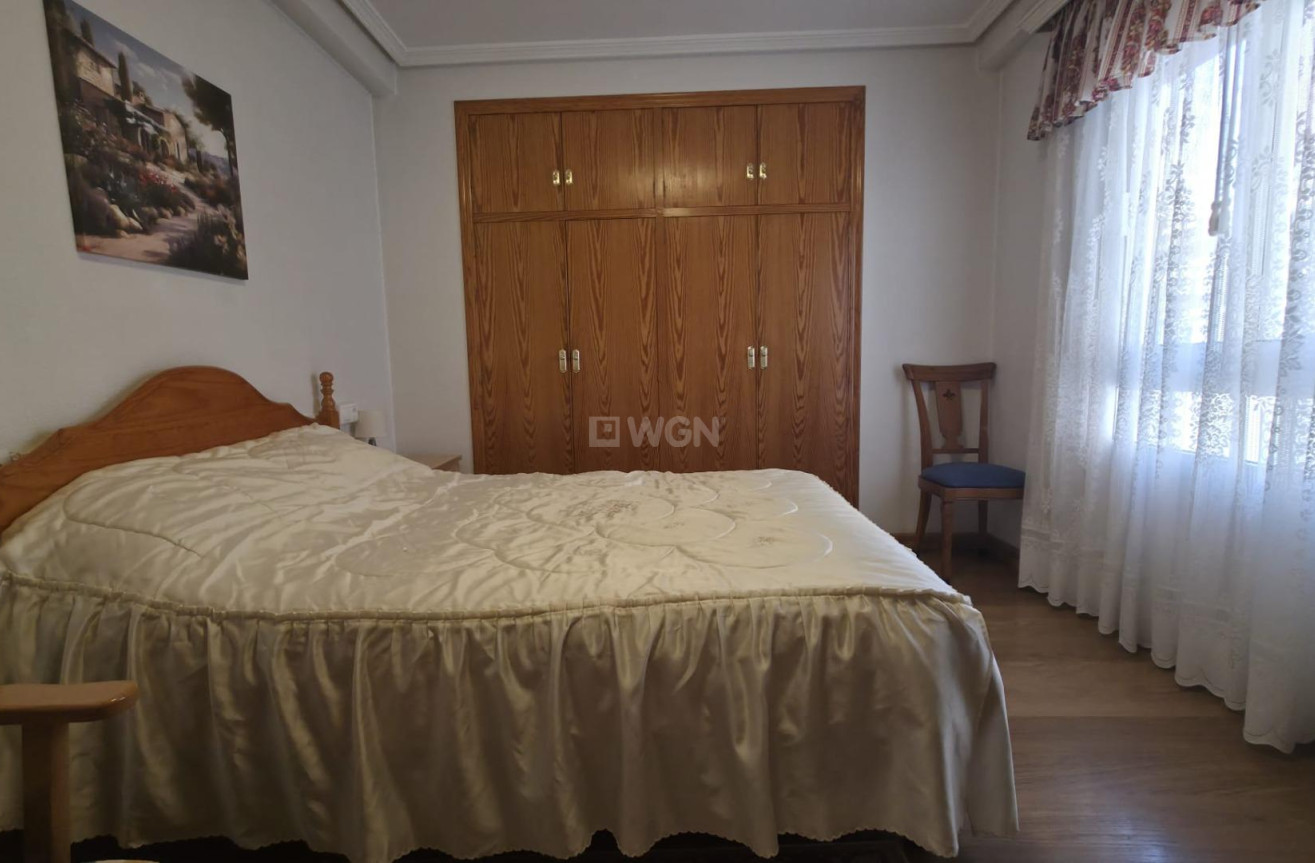 Odsprzedaż - Mieszkanie w bloku - Torrevieja - Acequion