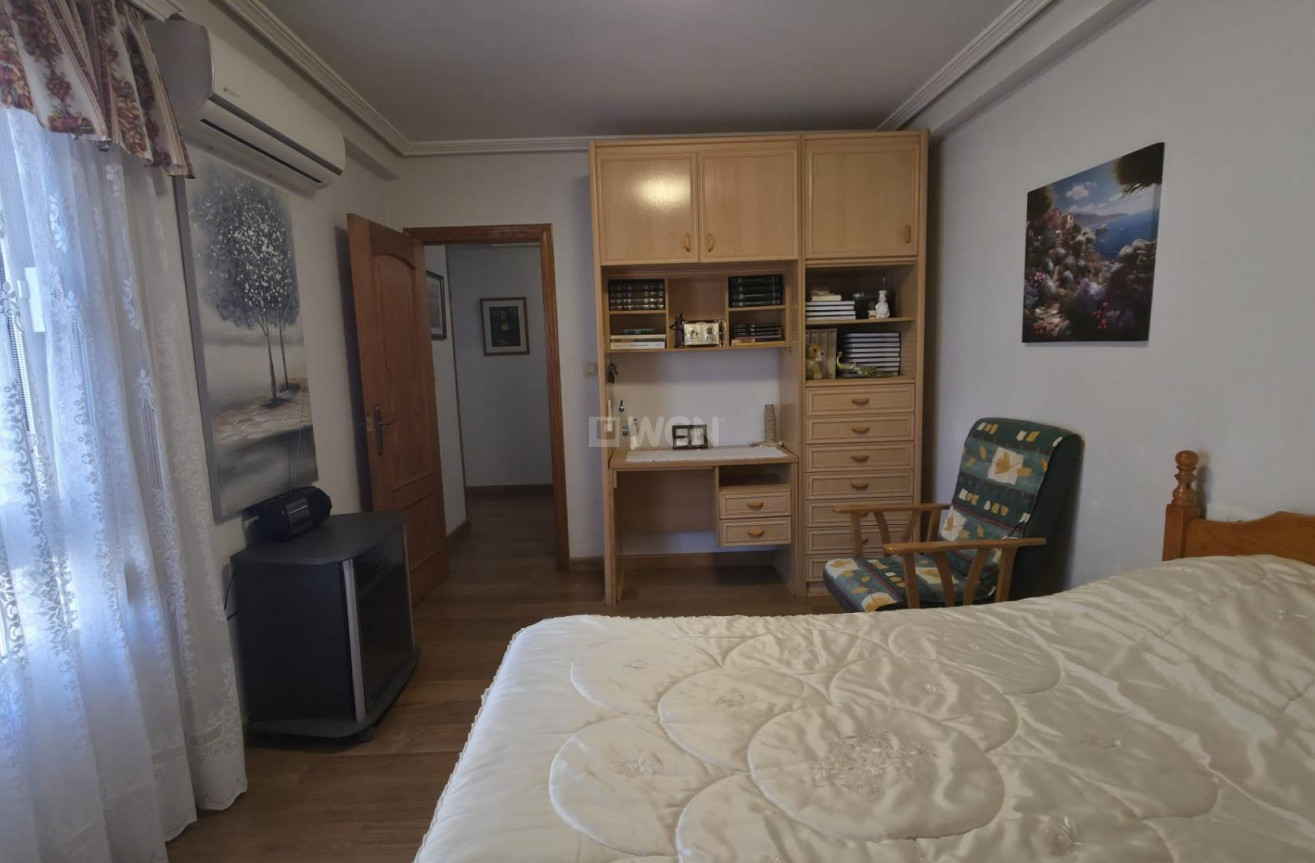 Odsprzedaż - Mieszkanie w bloku - Torrevieja - Acequion