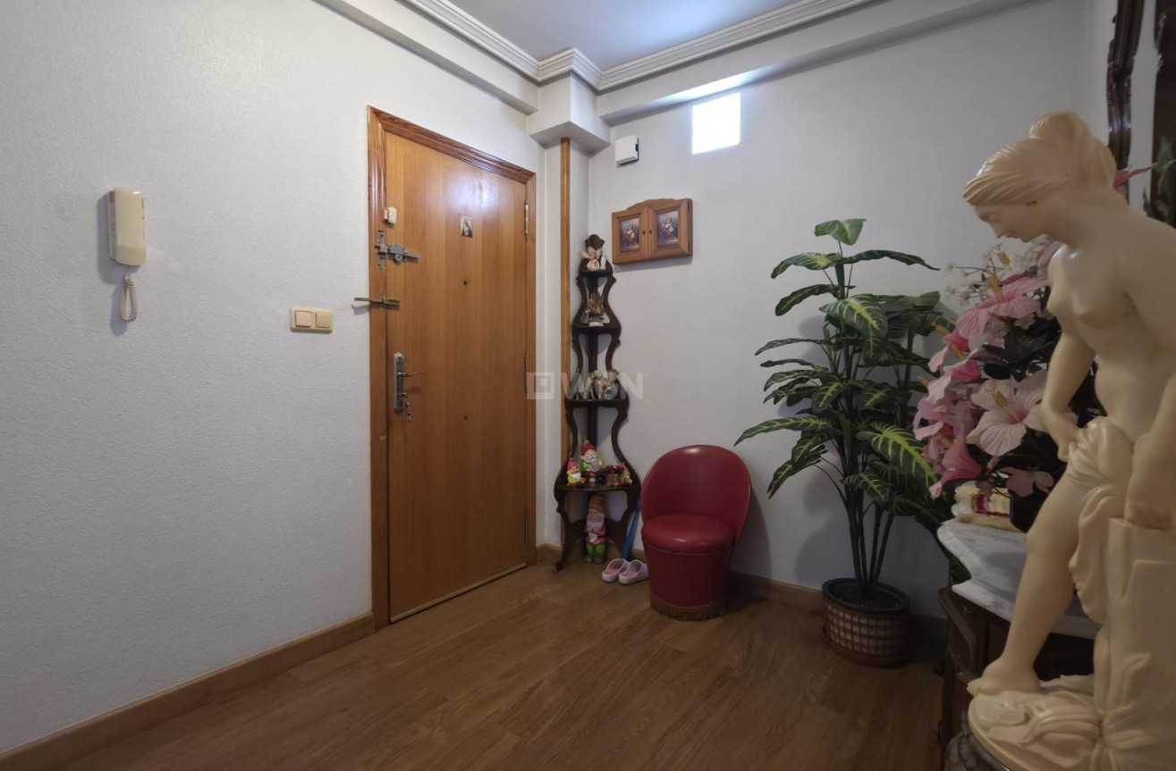 Odsprzedaż - Mieszkanie w bloku - Torrevieja - Acequion