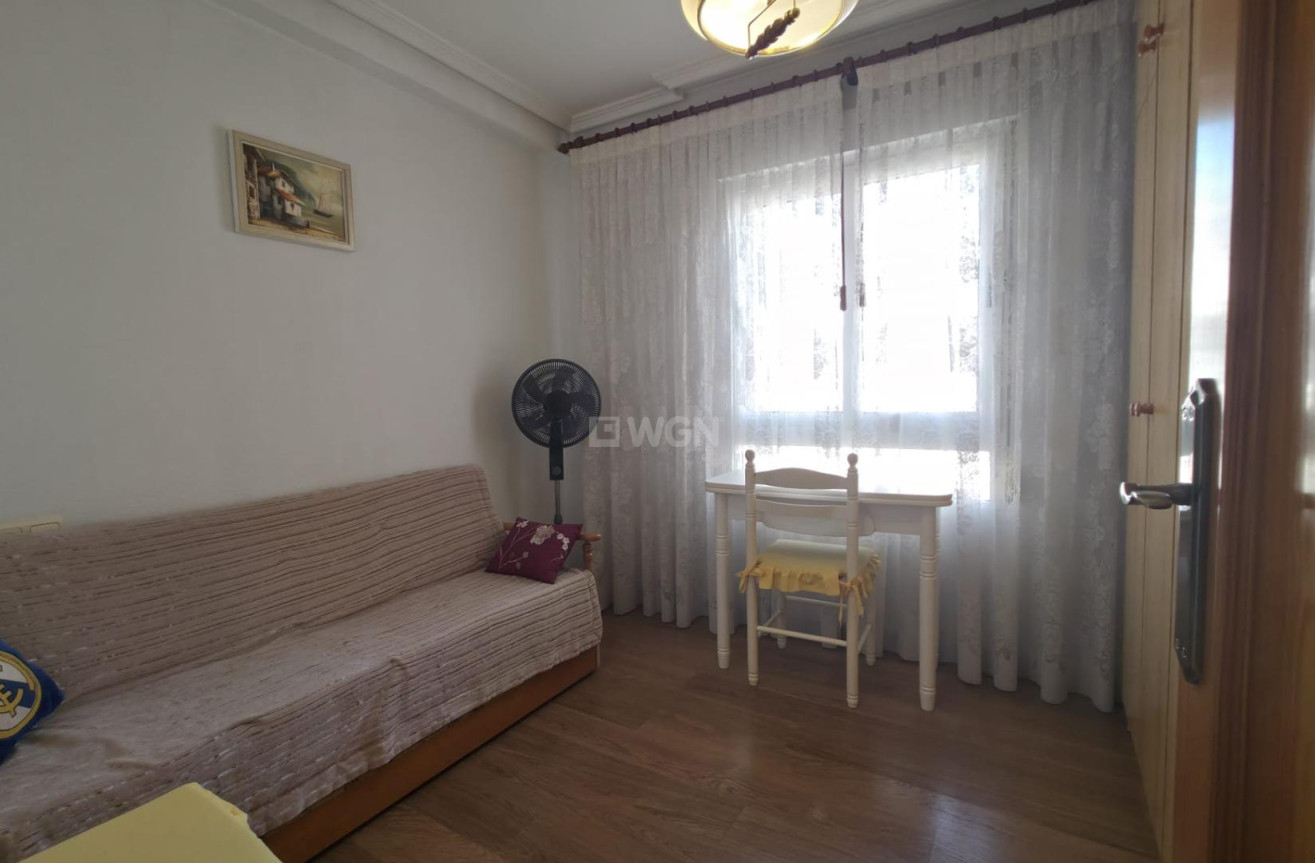 Odsprzedaż - Mieszkanie w bloku - Torrevieja - Acequion