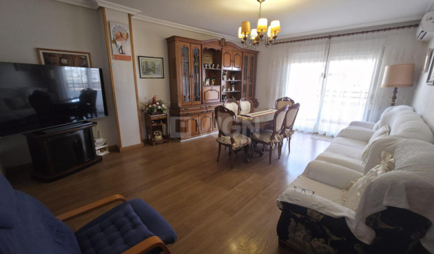 Odsprzedaż - Mieszkanie w bloku - Torrevieja - Acequion