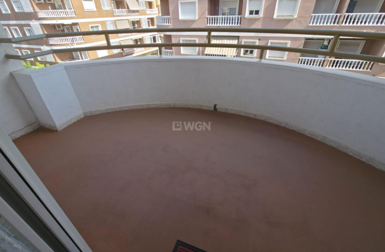 Odsprzedaż - Mieszkanie w bloku - Torrevieja - Acequion