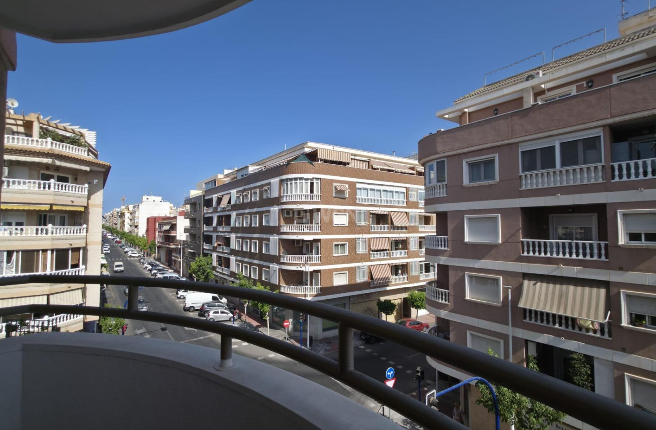 Odsprzedaż - Mieszkanie w bloku - Torrevieja - Acequion