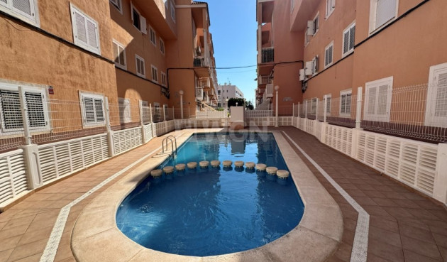 Odsprzedaż - Mieszkanie w bloku - La Mata - Costa Blanca