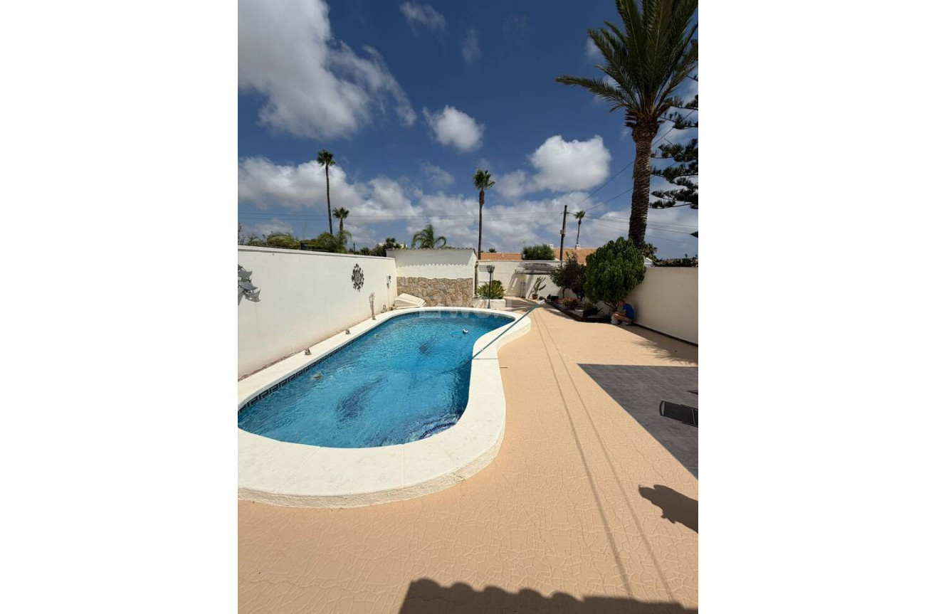 Odsprzedaż - Villa - Cabo Roig - Costa Blanca