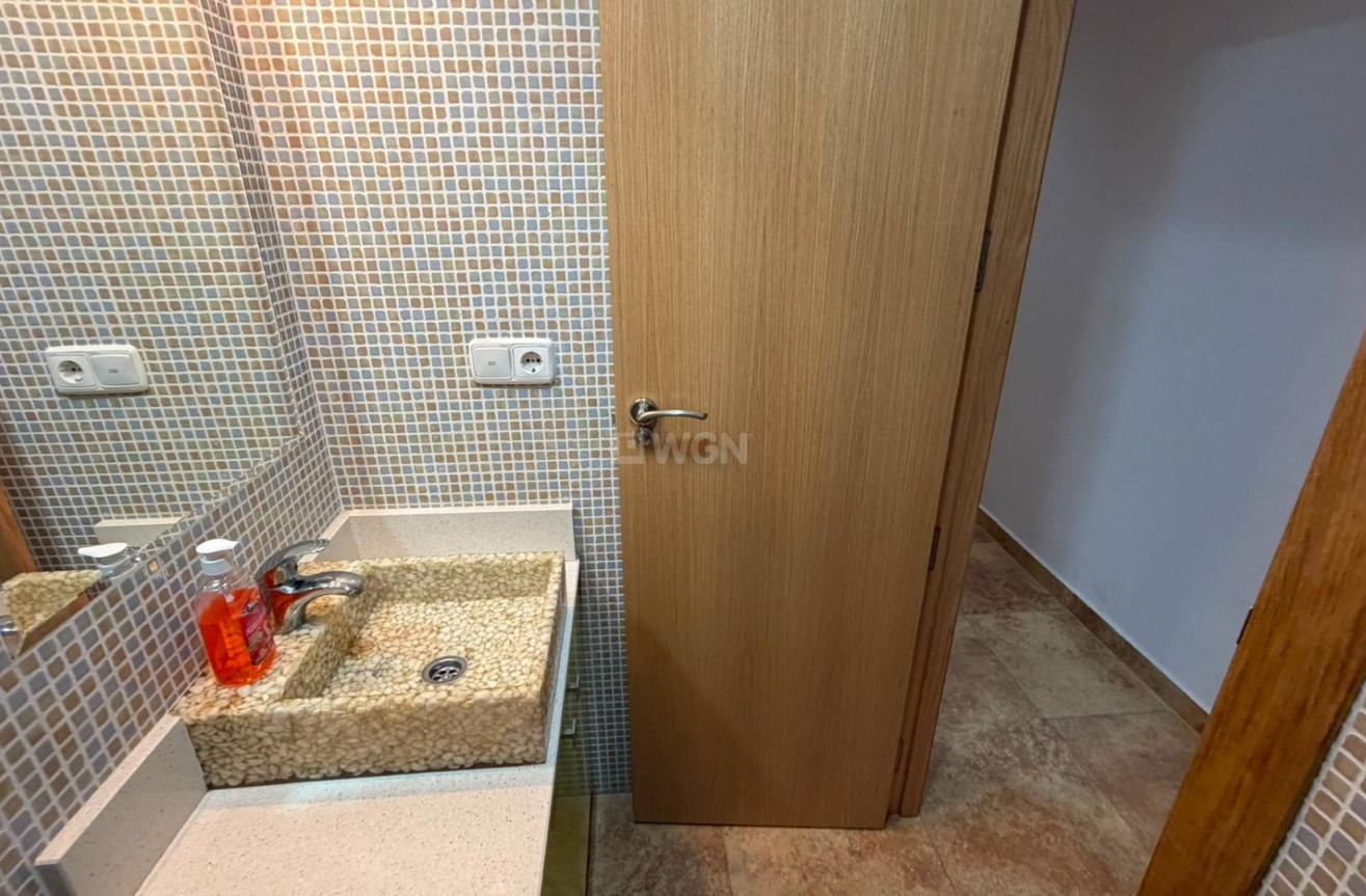 Odsprzedaż - Mieszkanie w bloku - Torrevieja - Acequion