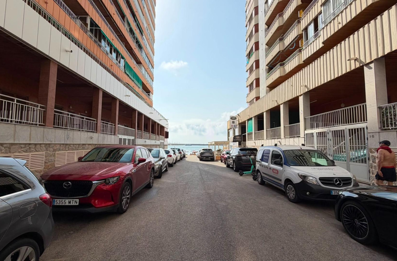Odsprzedaż - Mieszkanie w bloku - Torrevieja - Acequion