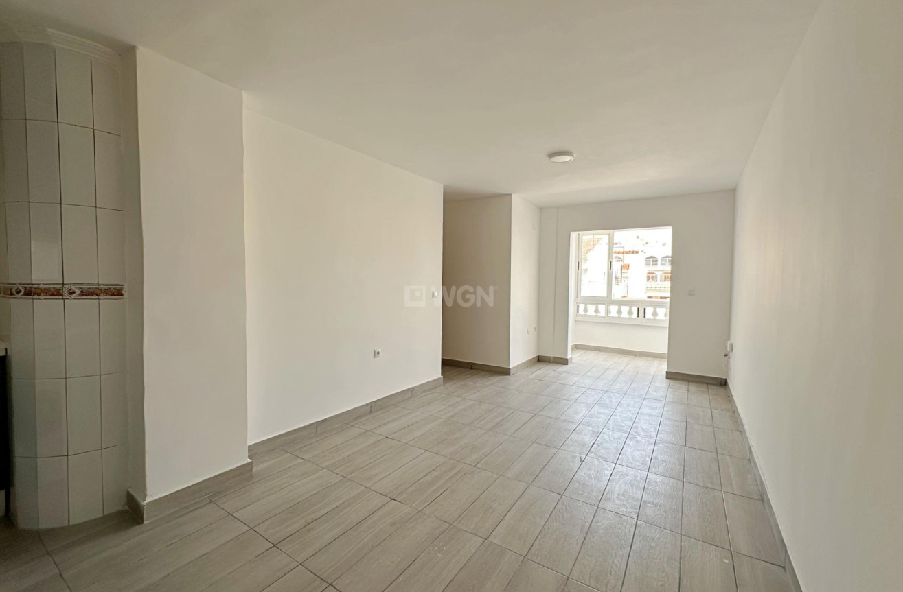 Odsprzedaż - Mieszkanie w bloku - Torrevieja - Centro