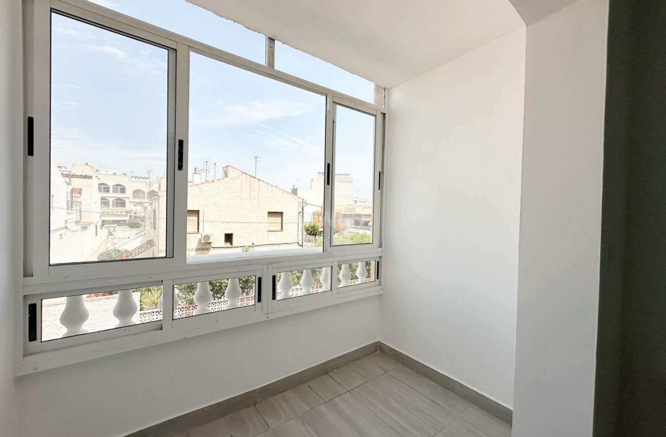Odsprzedaż - Mieszkanie w bloku - Torrevieja - Centro