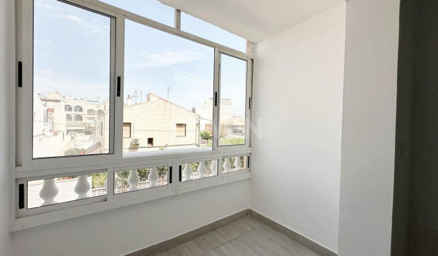 Odsprzedaż - Mieszkanie w bloku - Torrevieja - Centro