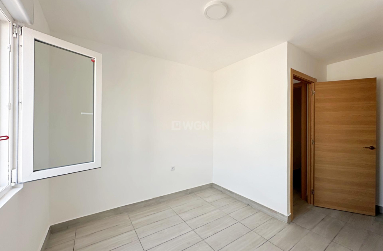 Odsprzedaż - Mieszkanie w bloku - Torrevieja - Centro