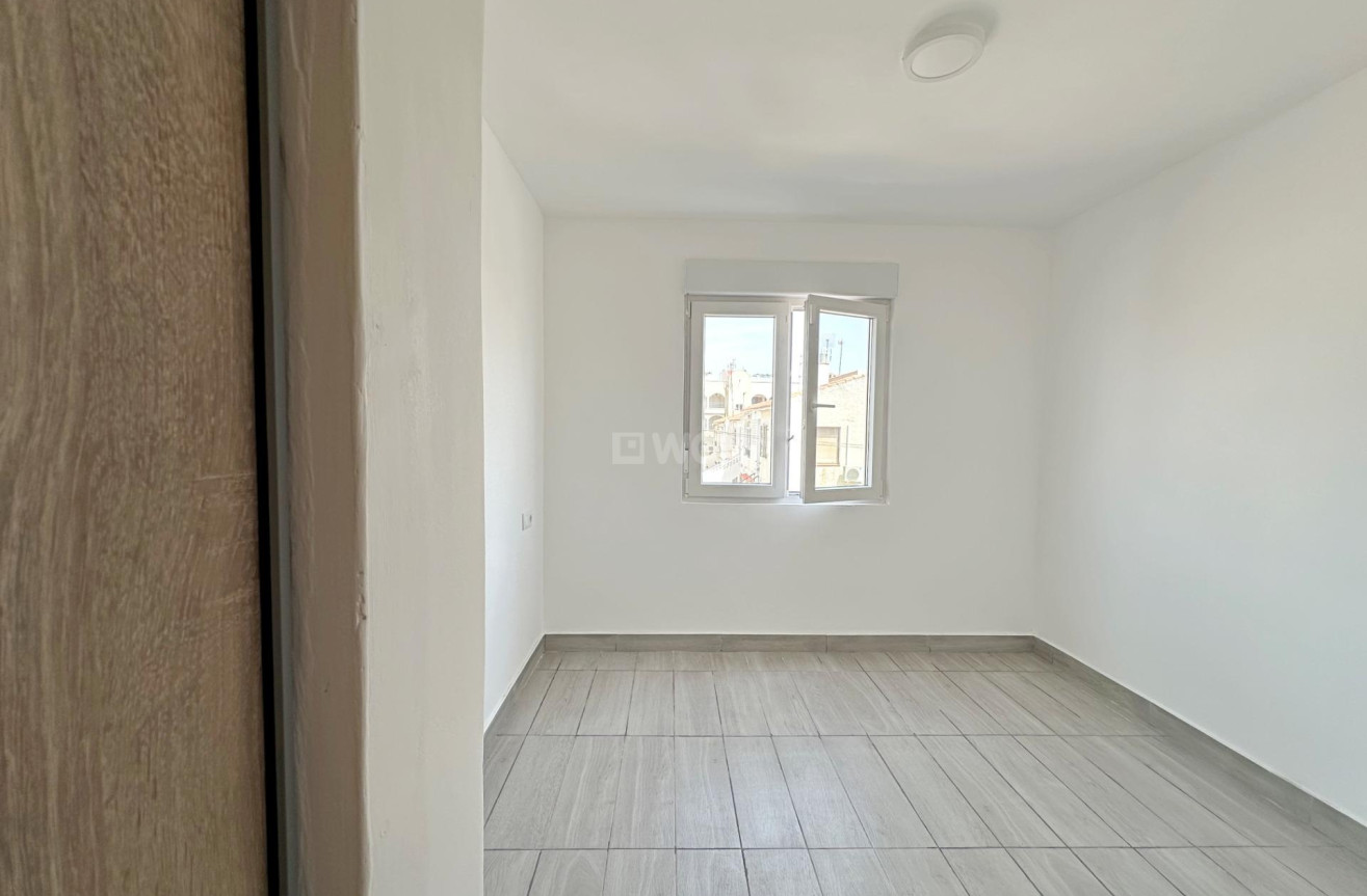 Odsprzedaż - Mieszkanie w bloku - Torrevieja - Centro