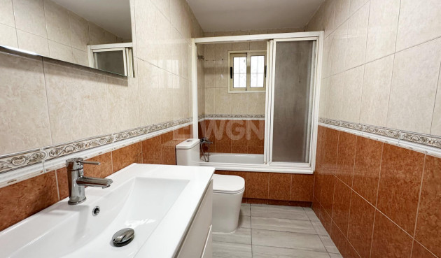 Odsprzedaż - Mieszkanie w bloku - Torrevieja - Centro