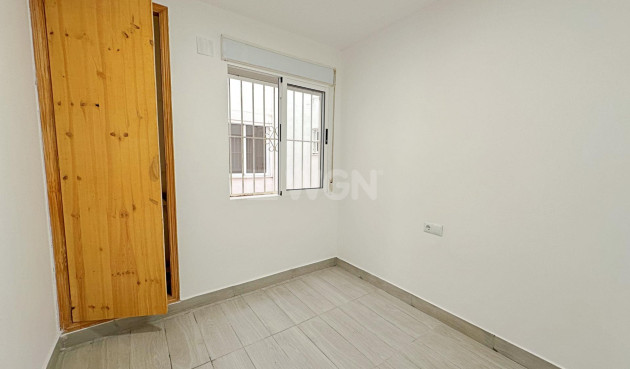 Odsprzedaż - Mieszkanie w bloku - Torrevieja - Centro