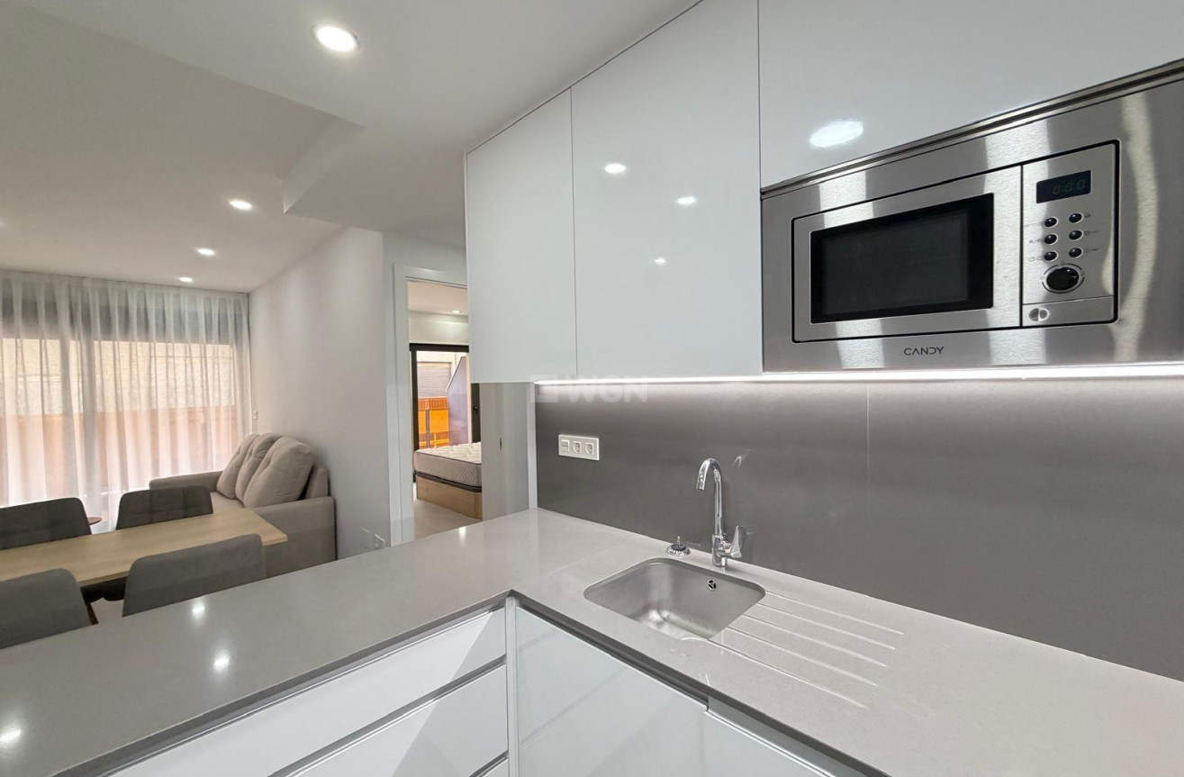 Reventa - Apartamento / piso - Torrevieja - Estacion De Autobuses