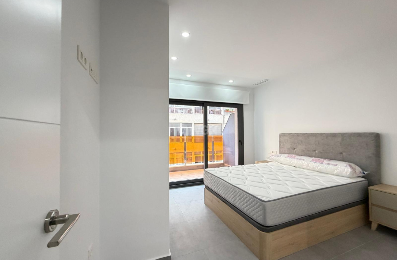 Reventa - Apartamento / piso - Torrevieja - Estacion De Autobuses