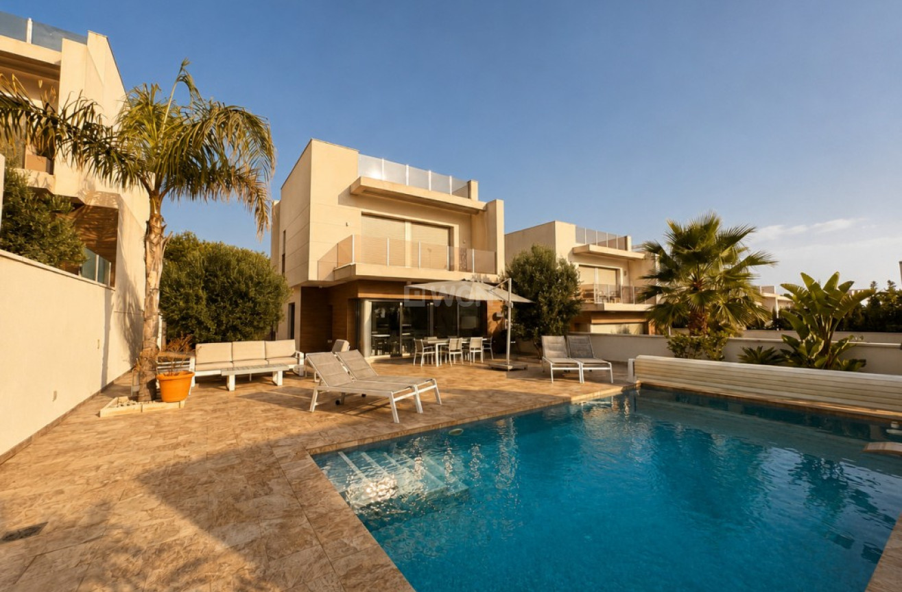 Odsprzedaż - Villa - San Miguel de Salinas - Inland