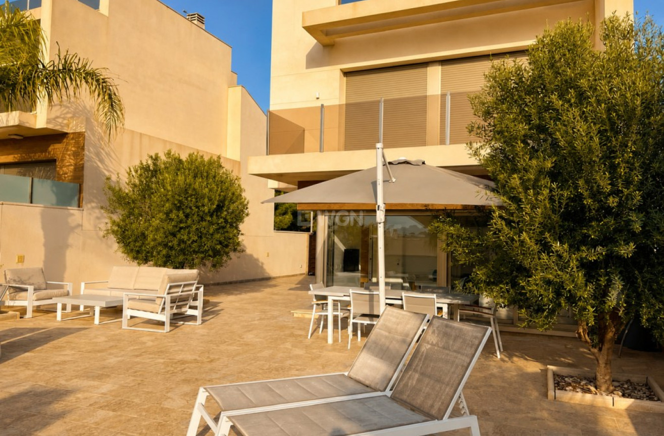 Odsprzedaż - Villa - San Miguel de Salinas - Inland