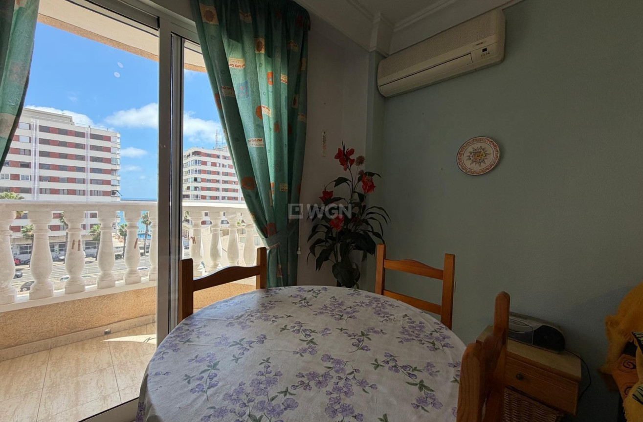 Odsprzedaż - Mieszkanie w bloku - Torrevieja - Acequion