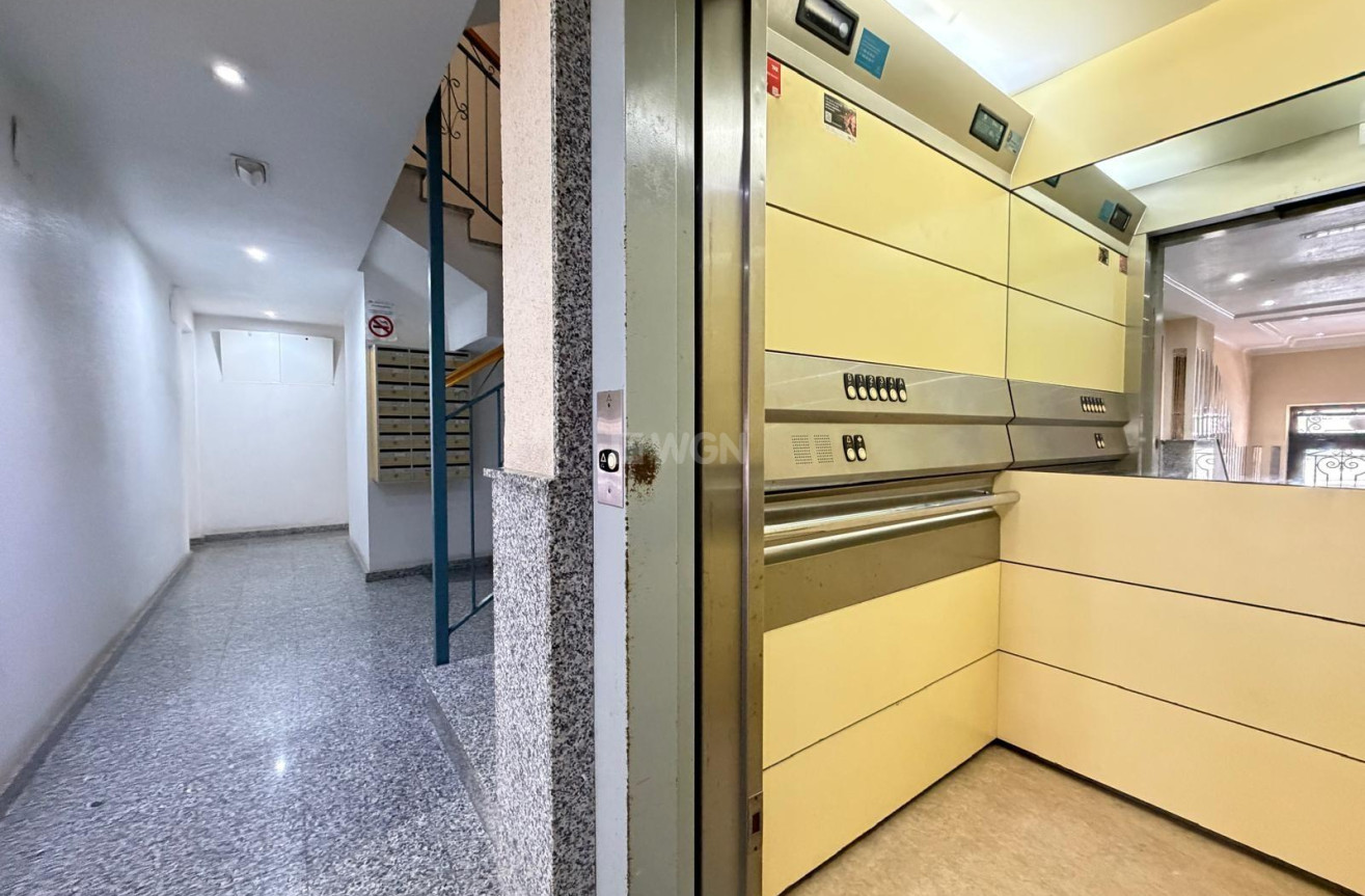 Odsprzedaż - Mieszkanie w bloku - Torrevieja - Acequion