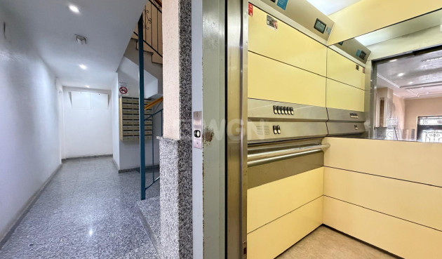 Odsprzedaż - Mieszkanie w bloku - Torrevieja - Acequion