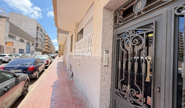 Odsprzedaż - Mieszkanie w bloku - Torrevieja - Acequion