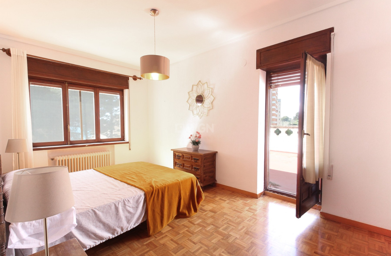 Odsprzedaż - Villa - El Campello - Costa Blanca