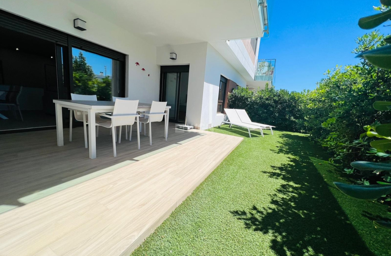 Odsprzedaż - Mieszkanie w bloku - Vistabella Golf Entre Naranjos - Inland