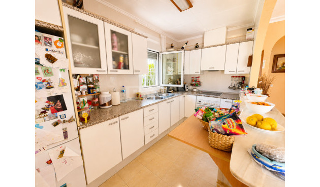 Resale - Villa - Torrevieja - Costa Blanca