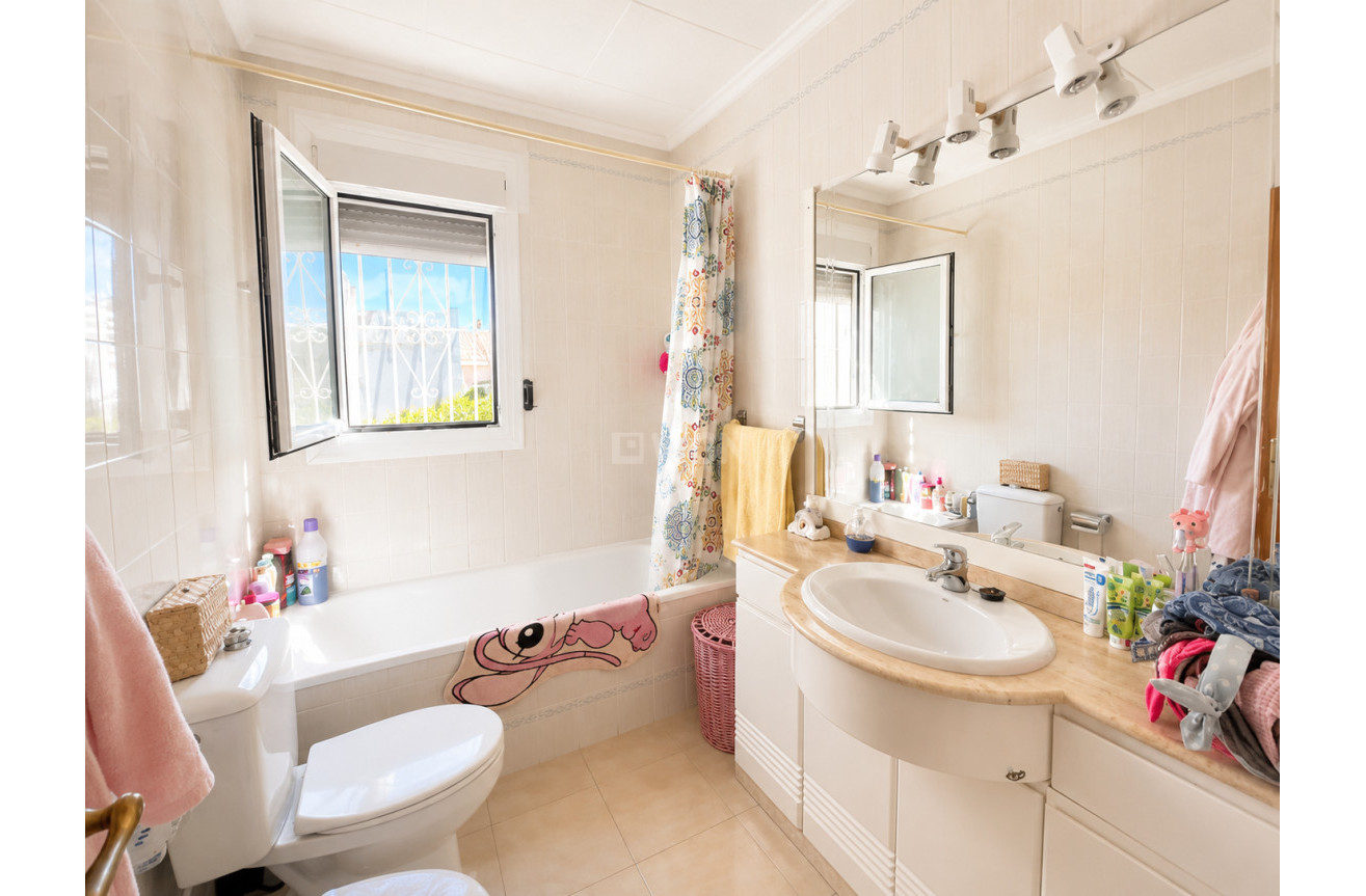 Resale - Villa - Torrevieja - Costa Blanca